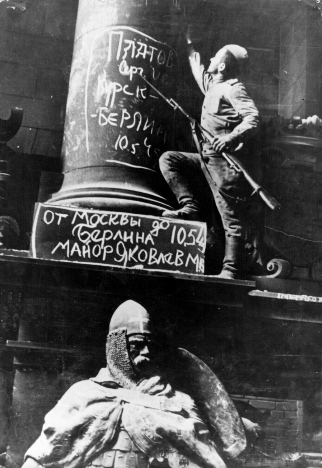 Разрушенный Берлин: фотографии 1945 года Разрушенный Берлин: фотографии 1945 года