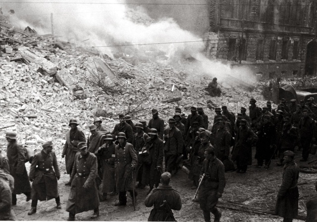 Разрушенный Берлин: фотографии 1945 года Разрушенный Берлин: фотографии 1945 года