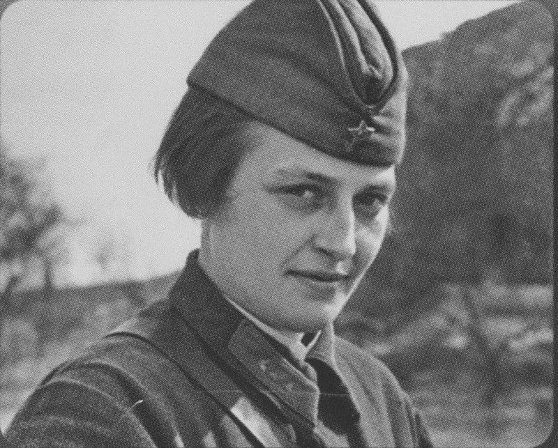 Подвиги русских девушек во время войны Подвиги русских девушек во время войны