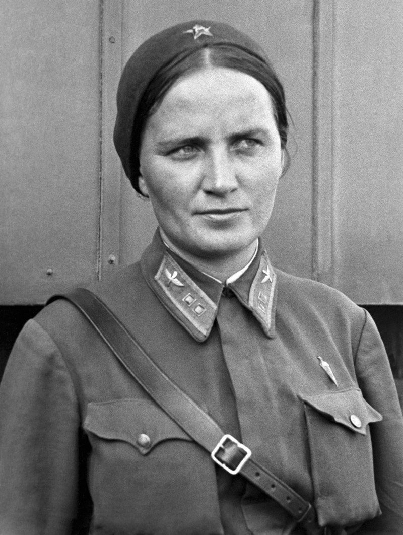 Подвиги русских девушек во время войны Подвиги русских девушек во время войны