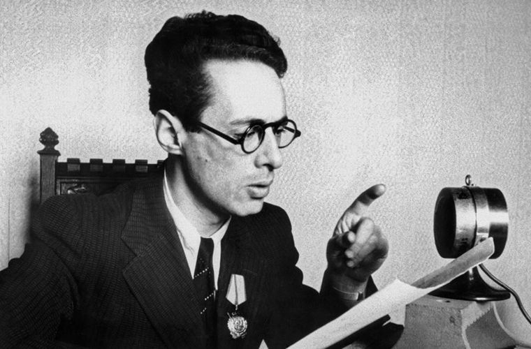 Для чего радиоведущие в прошлые времена надевали смокинги? Для чего радиоведущие в прошлые времена надевали смокинги?