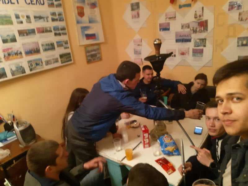 Забавы молодых: пьянки, гулянки, вписки