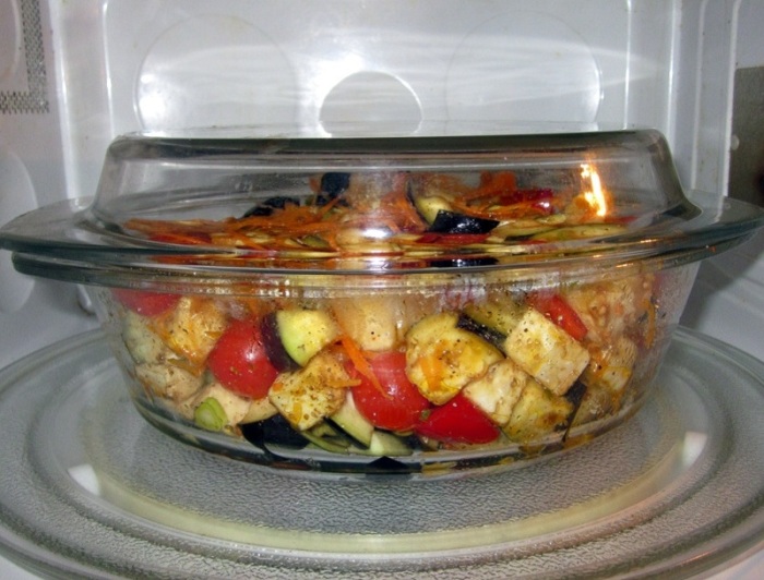Продукты, которые не нужно греть в микроволновой печи Продукты, которые не нужно греть в микроволновой печи