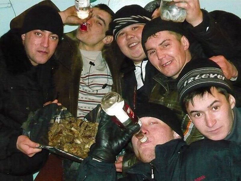 Забавы молодых: пьянки, гулянки, вписки