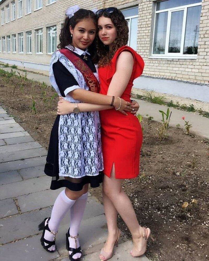 Выпускницы 2019: фотографии с последнего звонка