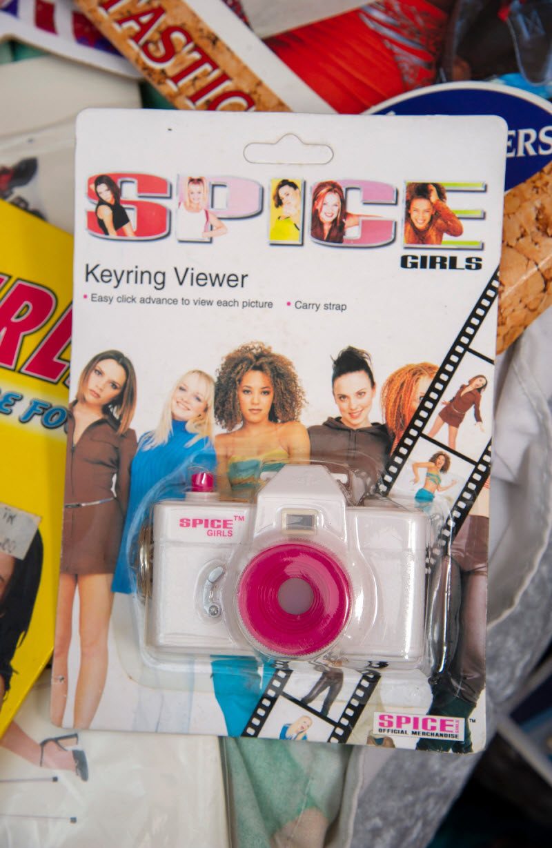 Фанатка Spice Girls потратила £6 000 на памятные вещи и даже сделала татуировки