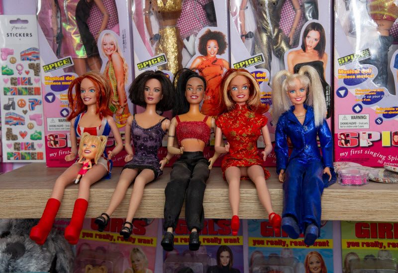 Фанатка Spice Girls потратила £6 000 на памятные вещи и даже сделала татуировки