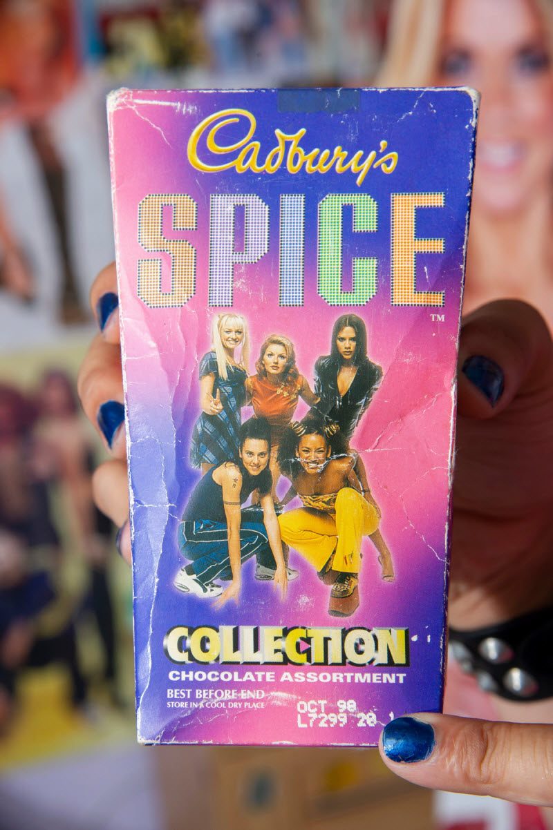Фанатка Spice Girls потратила £6 000 на памятные вещи и даже сделала татуировки
