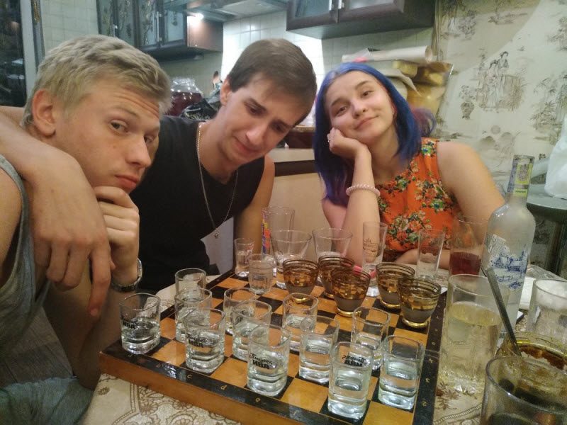 Забавы молодых: пьянки, гулянки, вписки