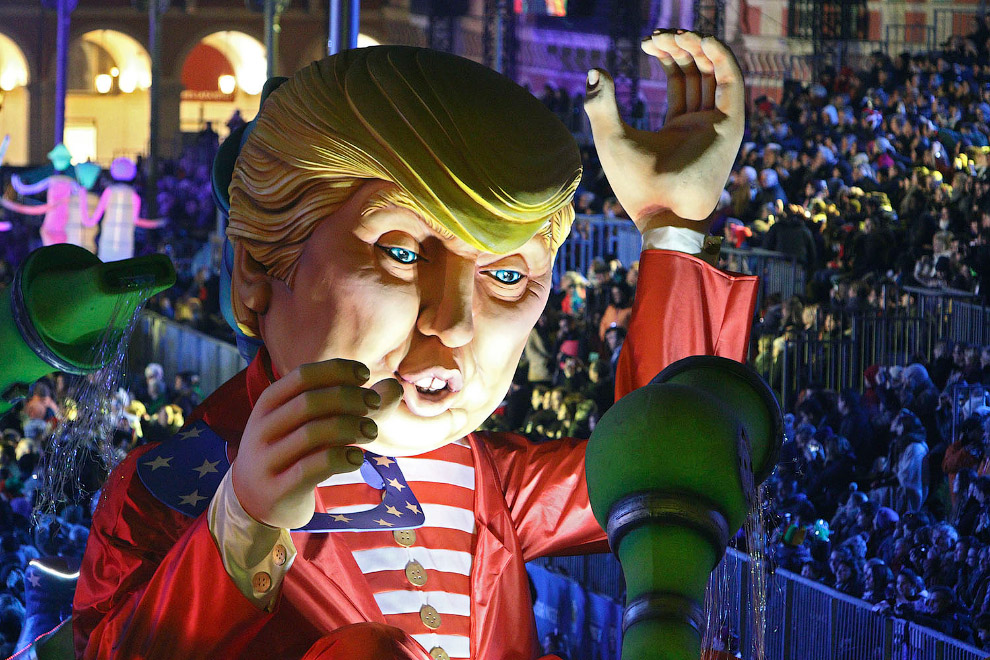 Все карикатуры и ростовые куклы Трампа в одной статье Все карикатуры и ростовые куклы Трампа в одной статье