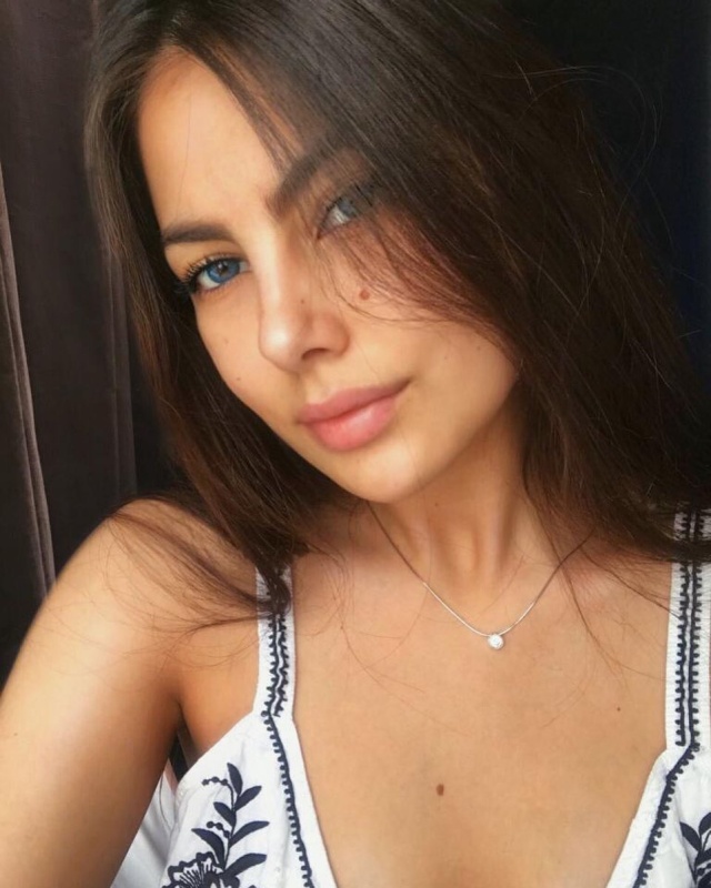 Откровенные снимки девушек в Чернобыльской зоне отчуждения разозлили пользователей сети