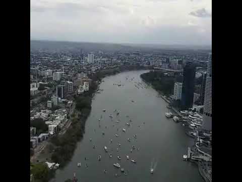 А самолёты вам в окно офиса часто прилетают?