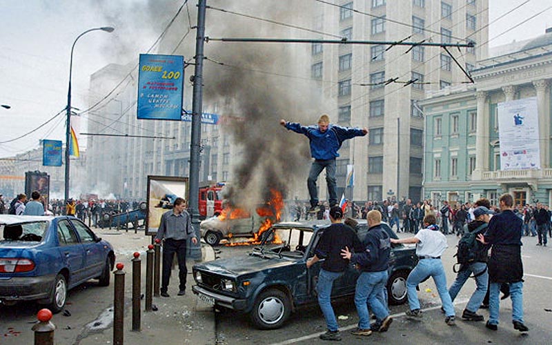 Из истории Москвы: 17 лет назад футбольные фанаты разгромили Манежную площадь Из истории Москвы: 17 лет назад футбольные фанаты разгромили Манежную площадь