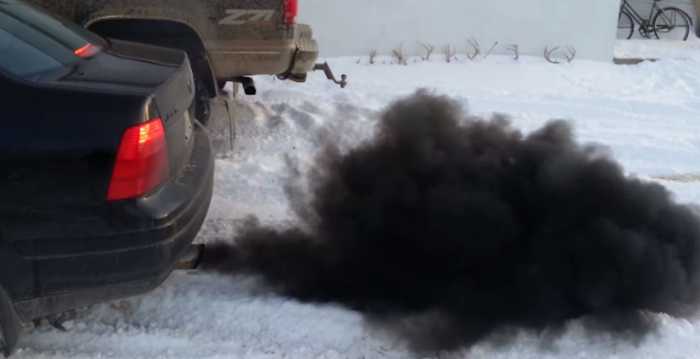 Цвет выхлопных газов может показать неисправность автомобиля Цвет выхлопных газов может показать неисправность автомобиля
