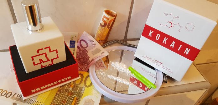 Популярные немецкие рокеры выпустили свои духи с необычным ароматом Популярные немецкие рокеры выпустили свои духи с необычным ароматом