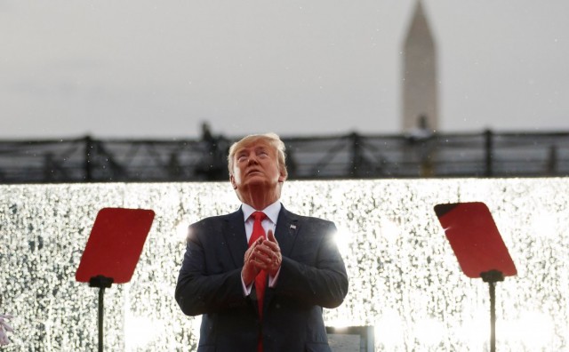 Трамп объявил о скорой установке американского флага на Марсе Трамп объявил о скорой установке американского флага на Марсе