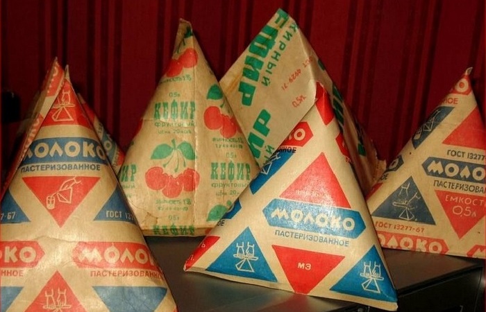 Почему в Советском Союзе молоко было в пирамидках и стеклянных бутылках, а вся еда в бумаге Почему в Советском Союзе молоко было в пирамидках и стеклянных бутылках, а вся еда в бумаге
