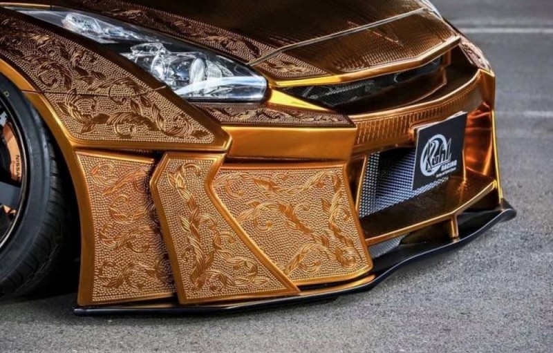 Уникальный золотой Nissan