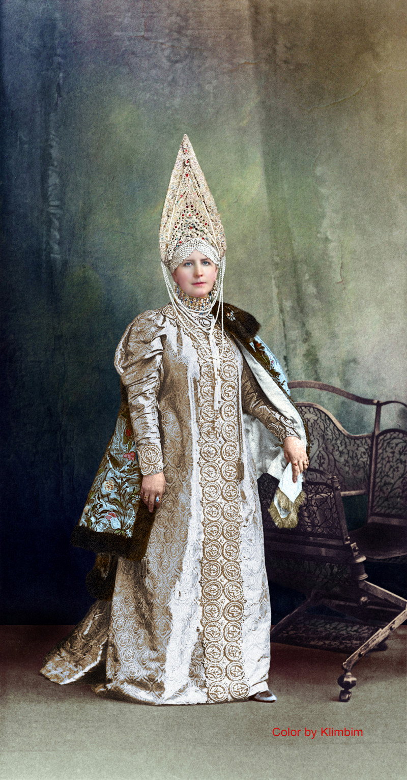 Гости костюмированного бала Романовых в раскрашенных фотографиях 1903 года Гости костюмированного бала Романовых в раскрашенных фотографиях 1903 года