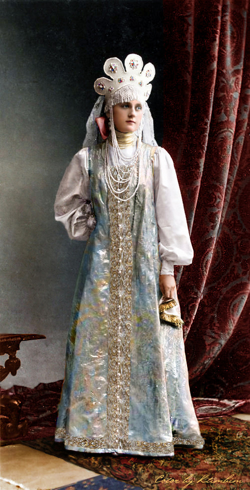 Гости костюмированного бала Романовых в раскрашенных фотографиях 1903 года Гости костюмированного бала Романовых в раскрашенных фотографиях 1903 года