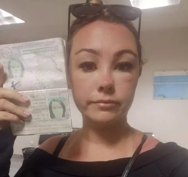 Девушку не пустили на самолет, так как она была не похожа на себя