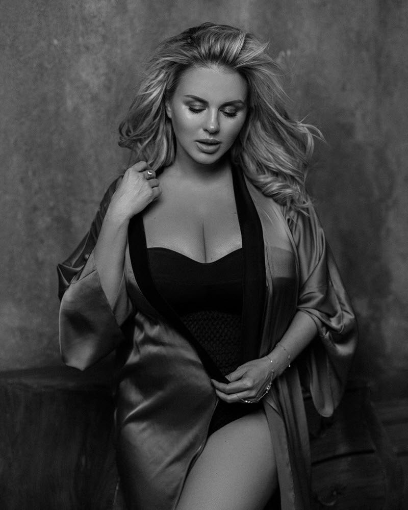 Анна Семенович порадовала подписчиков новой откровенной фотографией