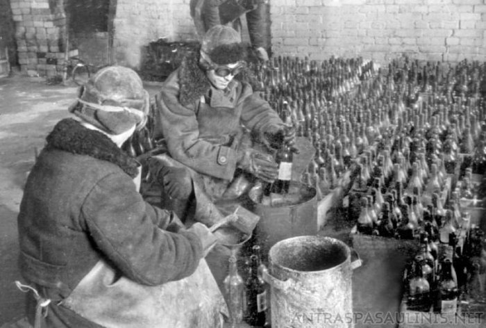 История появления у советских солдат «коктейлей Молотова» История появления у советских солдат «коктейлей Молотова»