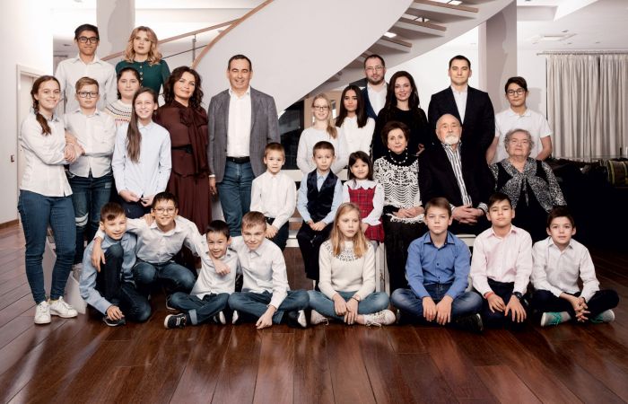 Роман Авдеев: российский миллиардер с 23 детьми Роман Авдеев: российский миллиардер с 23 детьми
