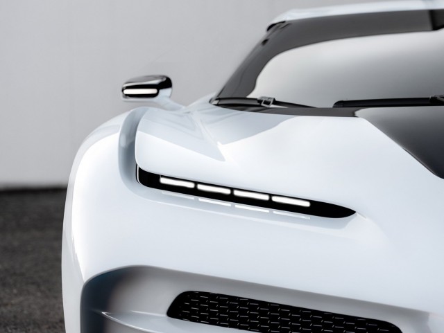 Bugatti представила гиперкар Centodieci за 597 миллионов рублей