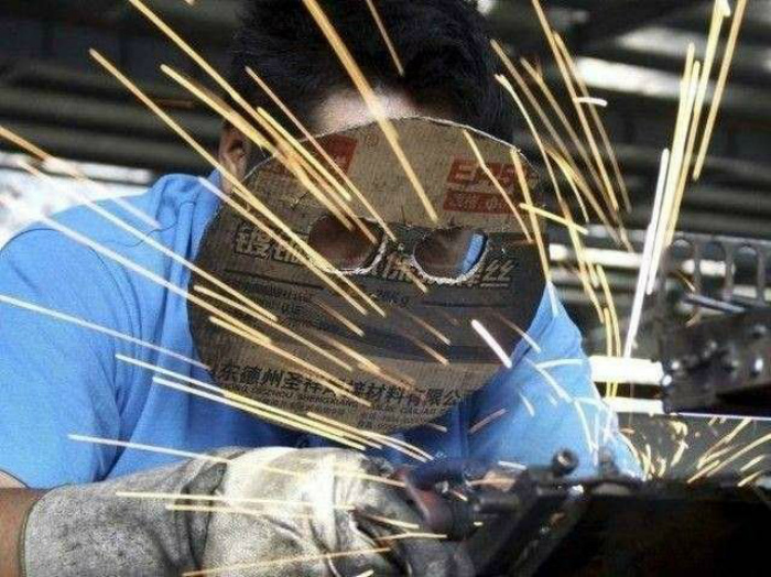 Люди, которые, наверное, застраховали жизнь и мечтают скорее получить выплату Люди, которые, наверное, застраховали жизнь и мечтают скорее получить выплату