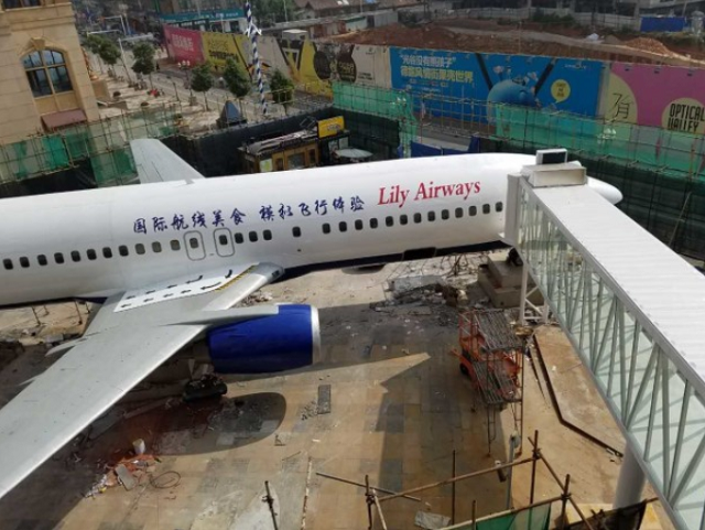 Китаец сделал ресторан из списанного Boeing 737
