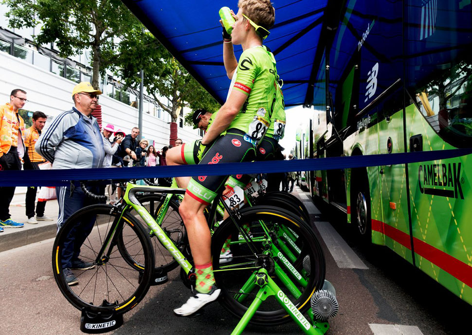 Что пьют и едят чемпионы Tour de France сразу после гонки Что пьют и едят чемпионы Tour de France сразу после гонки