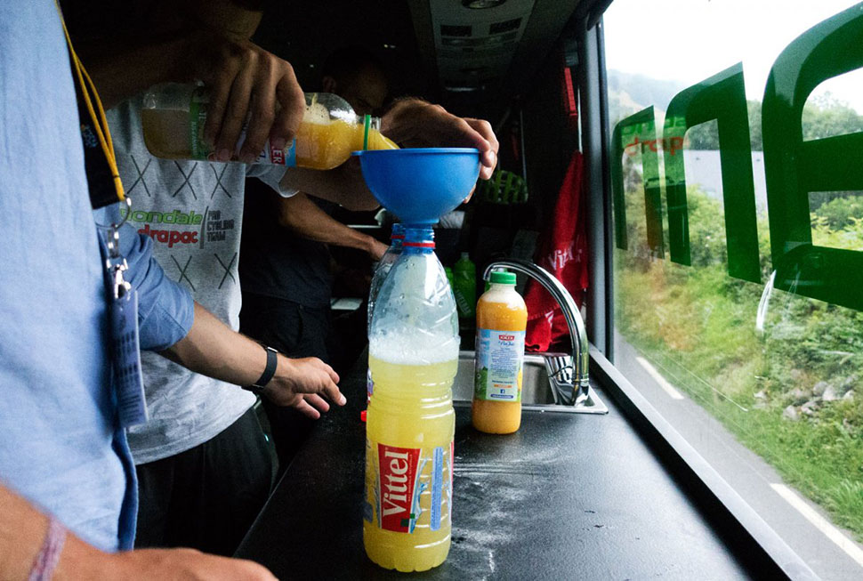 Что пьют и едят чемпионы Tour de France сразу после гонки Что пьют и едят чемпионы Tour de France сразу после гонки