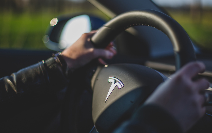Tesla заявила о рекорде скорости Tesla заявила о рекорде скорости