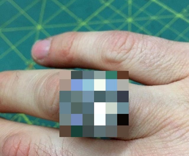 Девушка купила на барахолке кольцо, а оно оказалось с "сюрпризом"