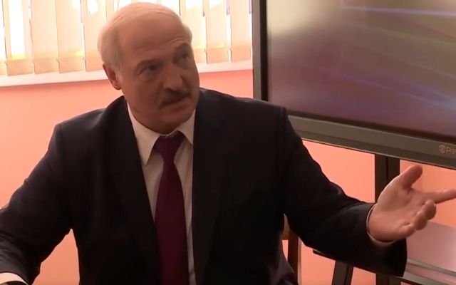 Илон Маск написал в Твиттере, что не дарил Лукашенко электромобиль Tesla