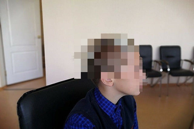 Директор школы сказал мальчику поменять прическу, а его родители обратились в прокуратуру