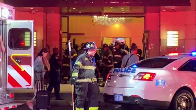 В штате Нью-Йорк машина въехала в вестибюль Trump Plaza