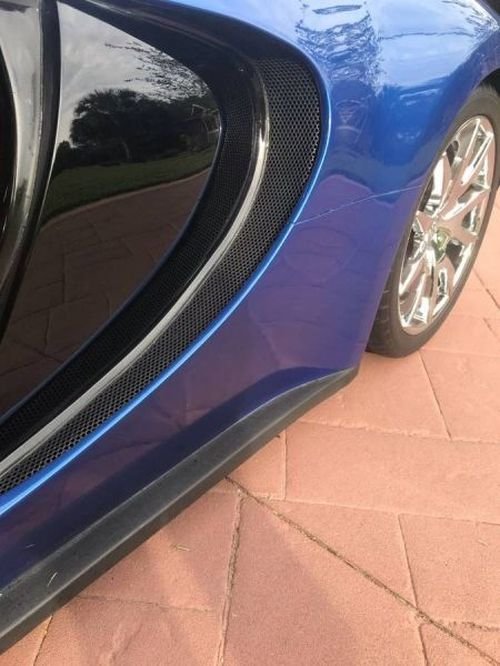 "Bugatti Veyron" продают в 20 раз дешевле оригинала