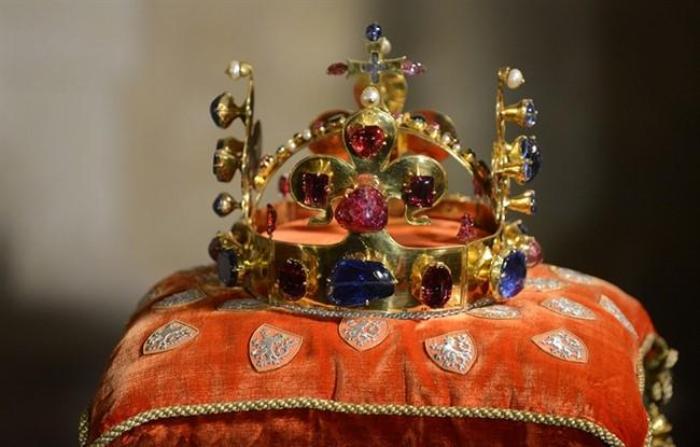 Самые знаменитые короны средневековых монархов Самые знаменитые короны средневековых монархов
