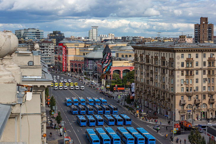 В Москве прошел парад коммунальной техники В Москве прошел парад коммунальной техники
