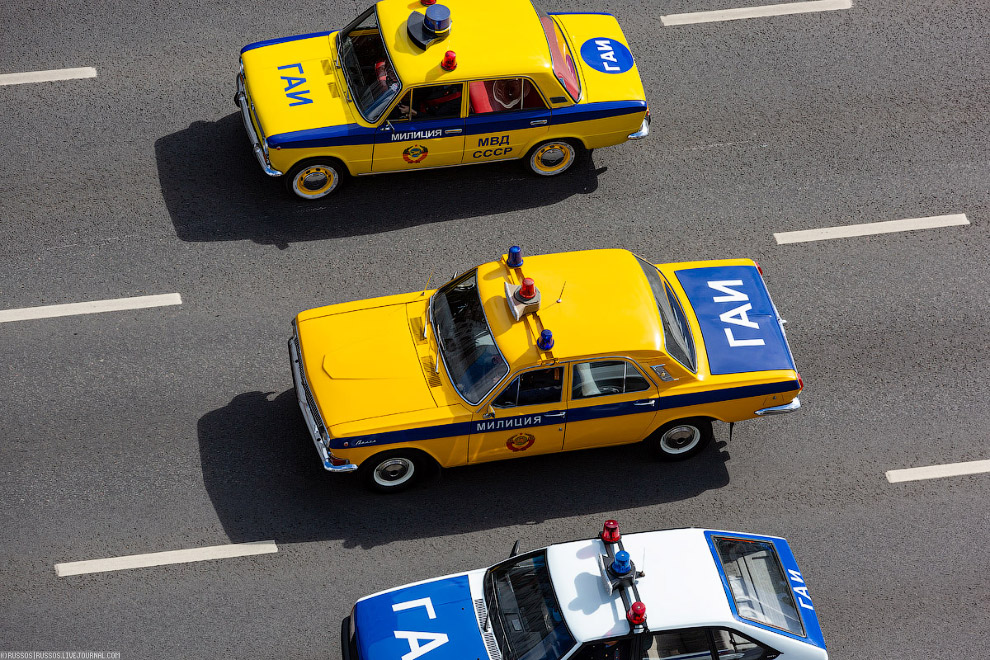 В Москве прошел парад коммунальной техники В Москве прошел парад коммунальной техники