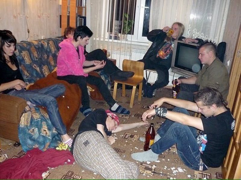 Забавы молодых: пьянки, гулянки, вписки