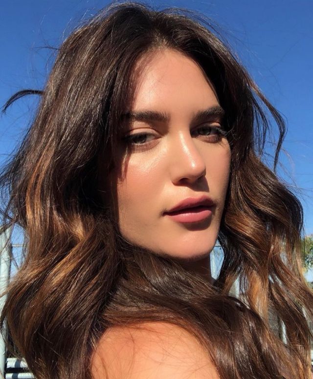 Эли Тейт Катлер - первая модель Victoria's Secret, у которой есть лишний вес Эли Тейт Катлер - первая модель Victoria's Secret, у которой есть лишний вес