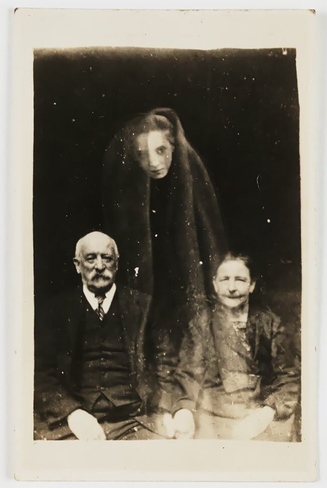 Мрачный фотошоп 1920-х годов: призрачные кадры Уильяма Хоупа Мрачный фотошоп 1920-х годов: призрачные кадры Уильяма Хоупа