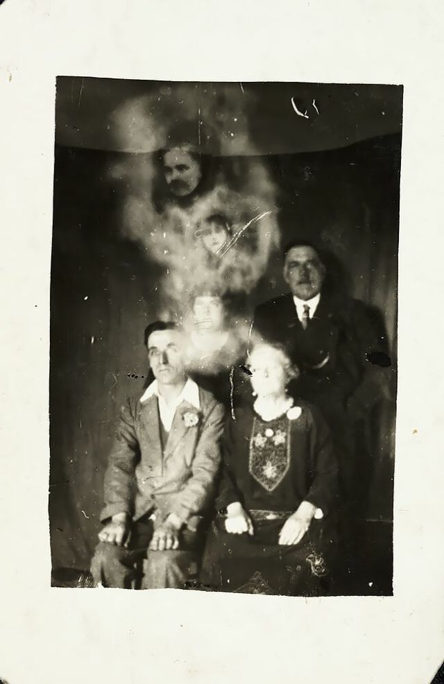 Мрачный фотошоп 1920-х годов: призрачные кадры Уильяма Хоупа Мрачный фотошоп 1920-х годов: призрачные кадры Уильяма Хоупа