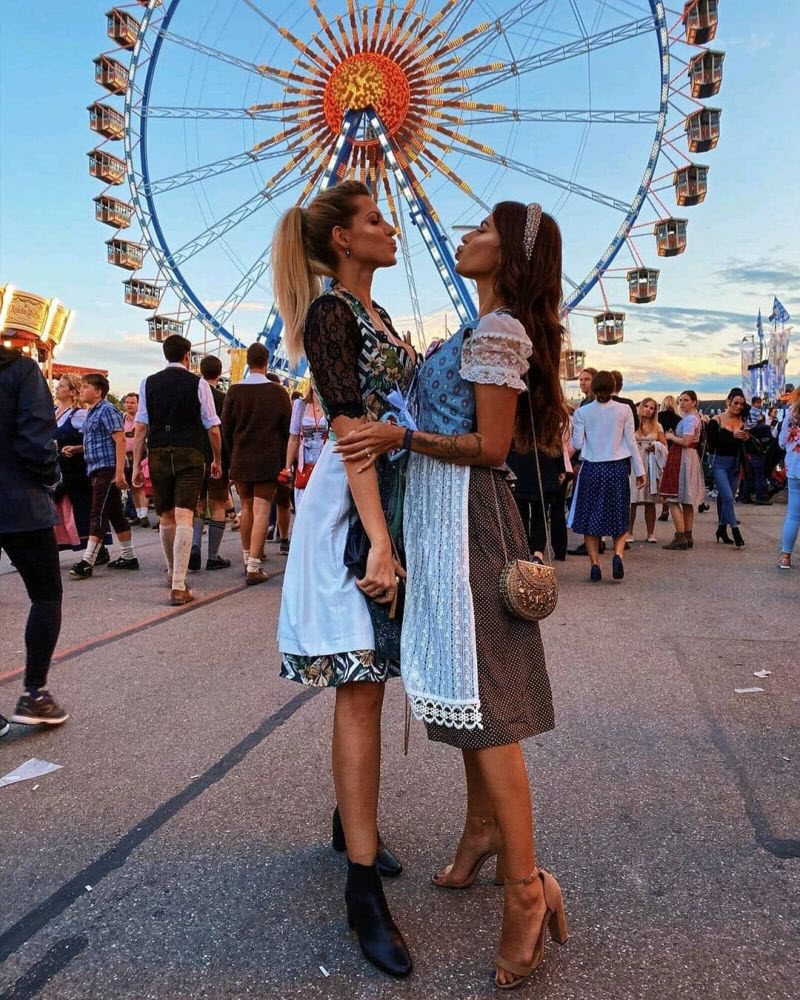 Пышногрудые фройляйн и море пива: как проходит Октоберфест 2019