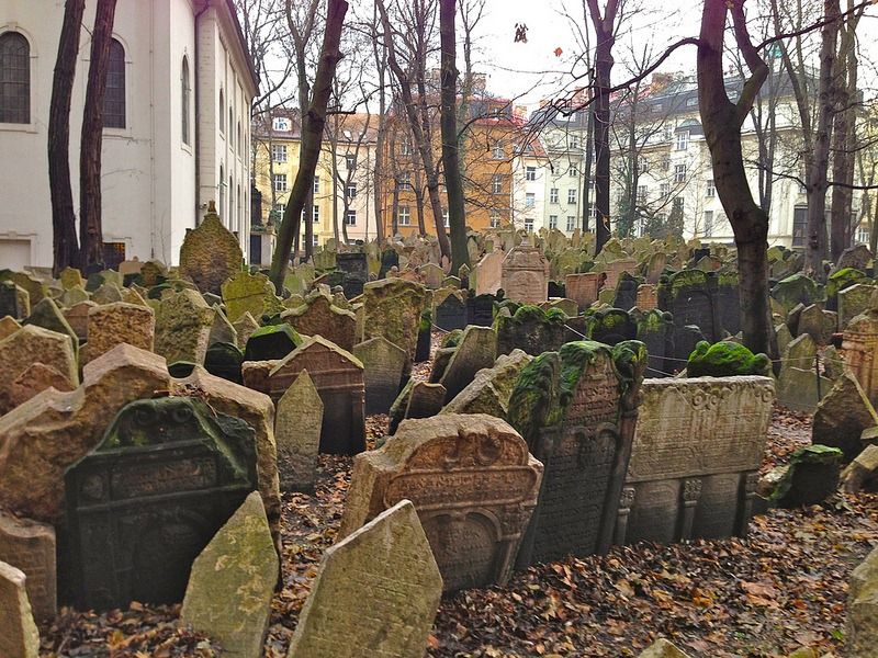 Многослойное еврейское кладбище в Праге Многослойное еврейское кладбище в Праге
