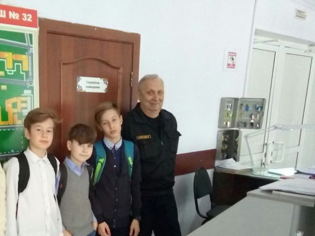 В красноярской школе обычный звонок заменили на песни Цоя и Егора Крида В красноярской школе обычный звонок заменили на песни Цоя и Егора Крида