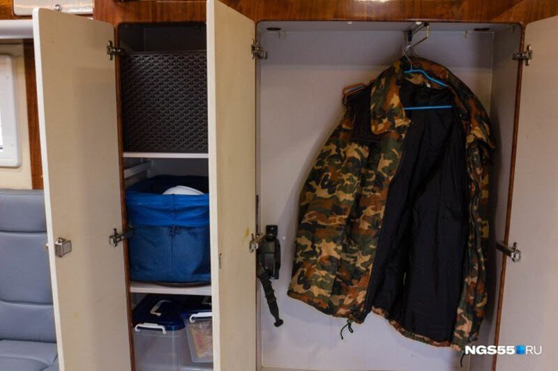 Житель Омска оборудовал КамАЗ 15-литровым баком с водкой и сауной Житель Омска оборудовал КамАЗ 15-литровым баком с водкой и сауной